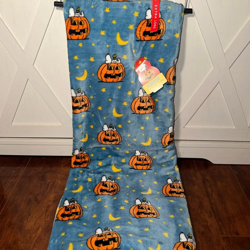 Peanuts Snoopy Halloween Pumpkin Plush Throw Blanket